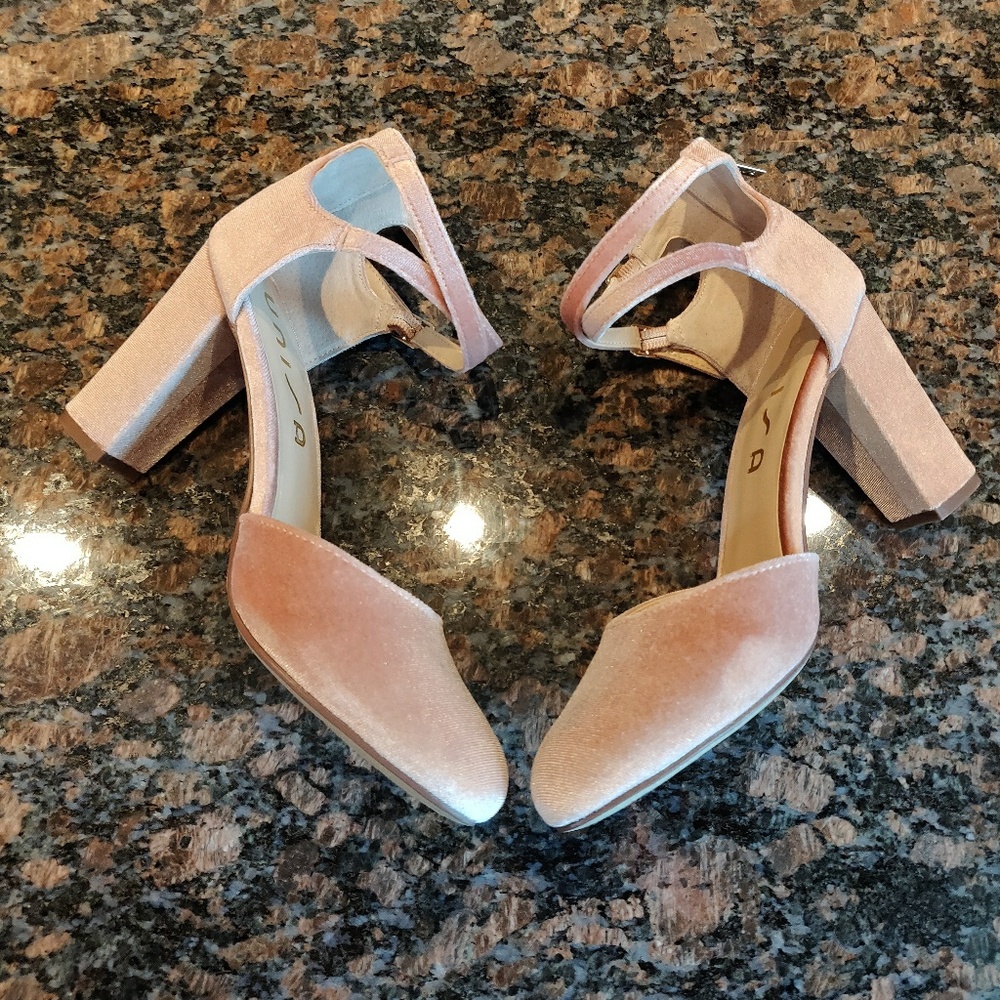 💖NEW: UNISA, Pearci Velvet Pump, Blush